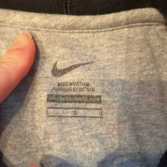 EUC Nike Iowa Hawkeye black hoodie - Picture 9 of 13